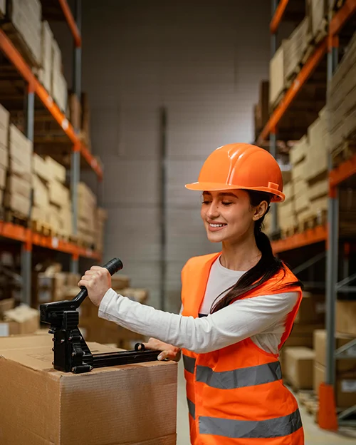 Student training in a modern warehouse